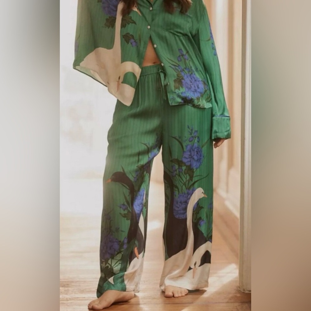 The LyreBird Silky Pajama Set in Swan (Size L)